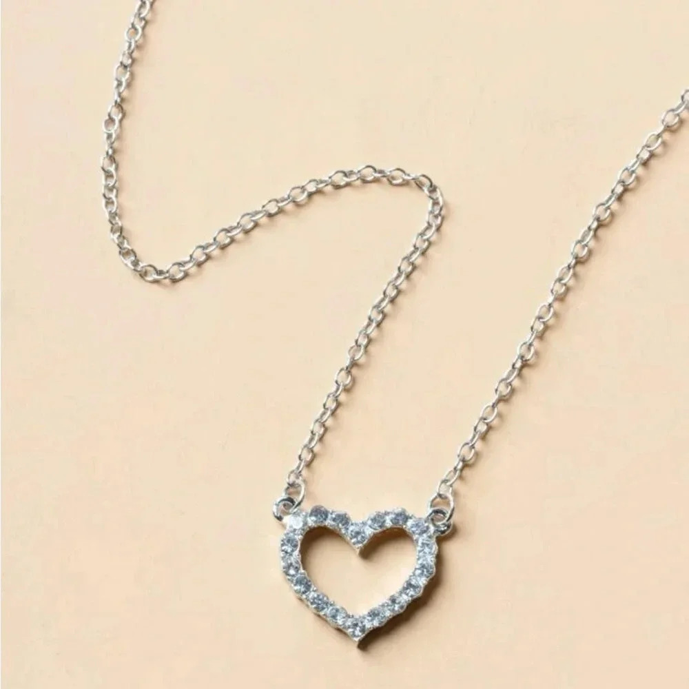 ⚠️Clearance Silver Rhinestone Heart Charm Necklace - Picture 3 of 3